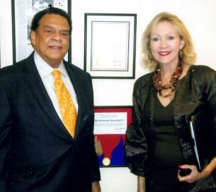 Dignitaries-slider3-305x271