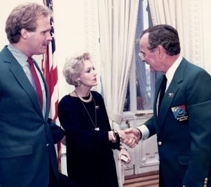 Dignitaries-slider4-305x271