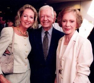 Dignitaries-slider6-305x271